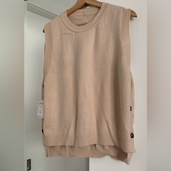 Women's Round Neck Sleeveless Pullover Ribbed Knit Sweater Vest Top. - Picture 3 of 6